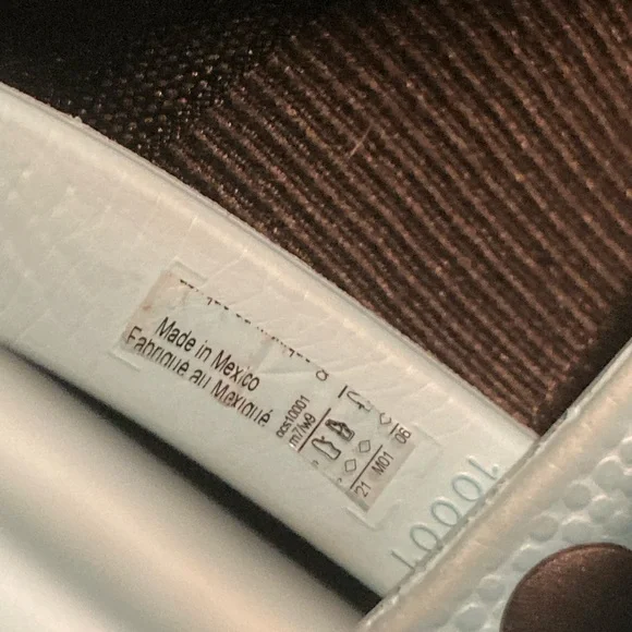 CROCS Blue Water Shoes with Perforated Design and Heel Strap - Picture 5 of 6